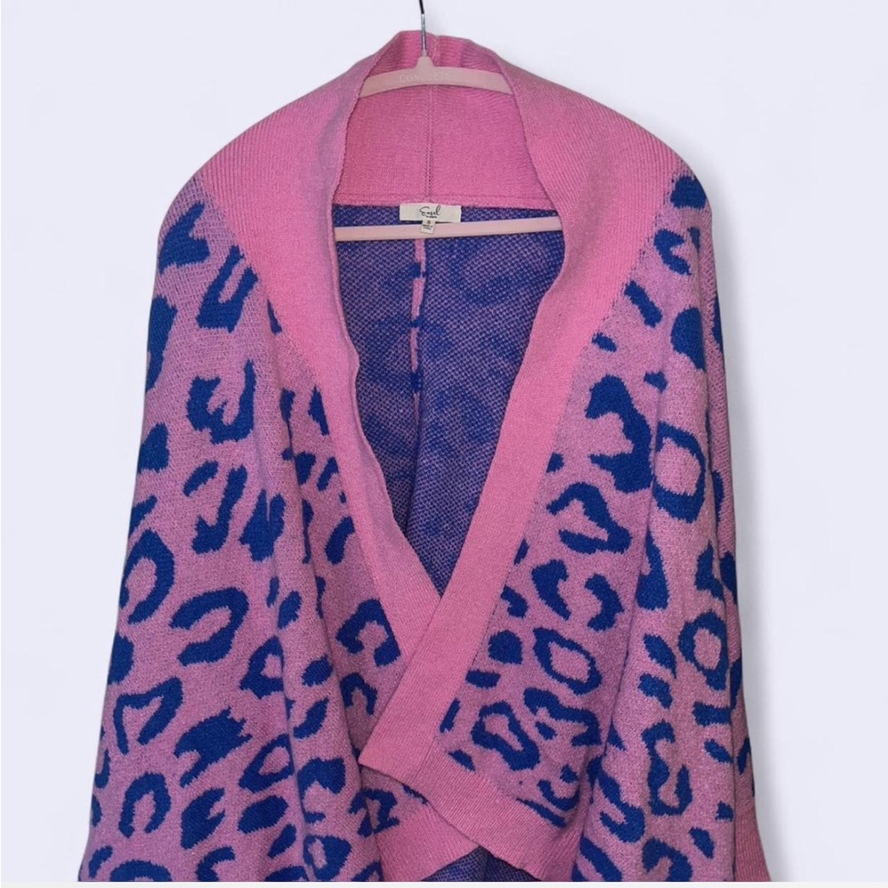 🩷🐆💙EASEL boutique brand NWOT 🩷Pink and Blue Leopard Print Sweater